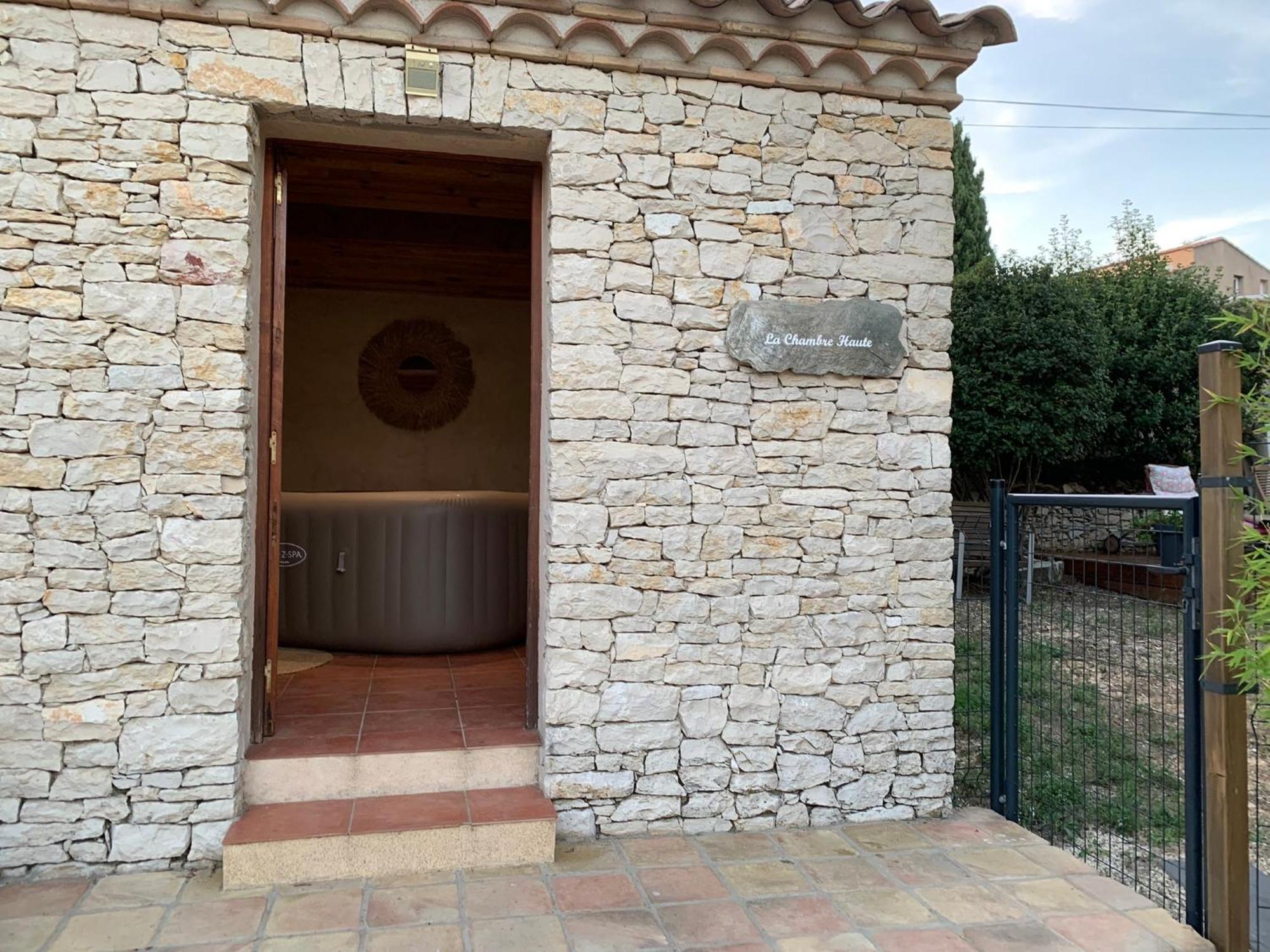La Chambre Haute Et Son Spa Ним Экстерьер фото