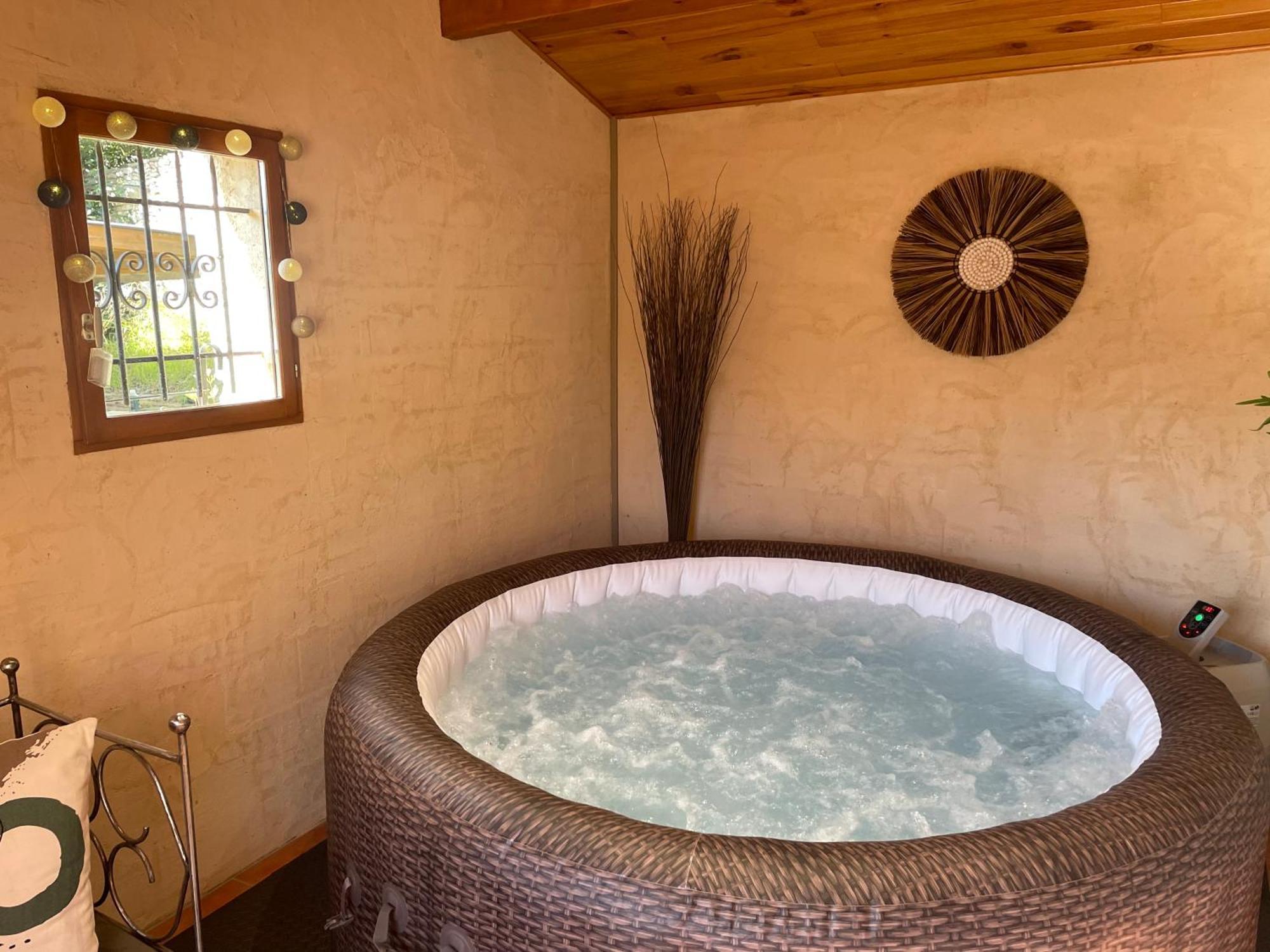 La Chambre Haute Et Son Spa Ним Экстерьер фото