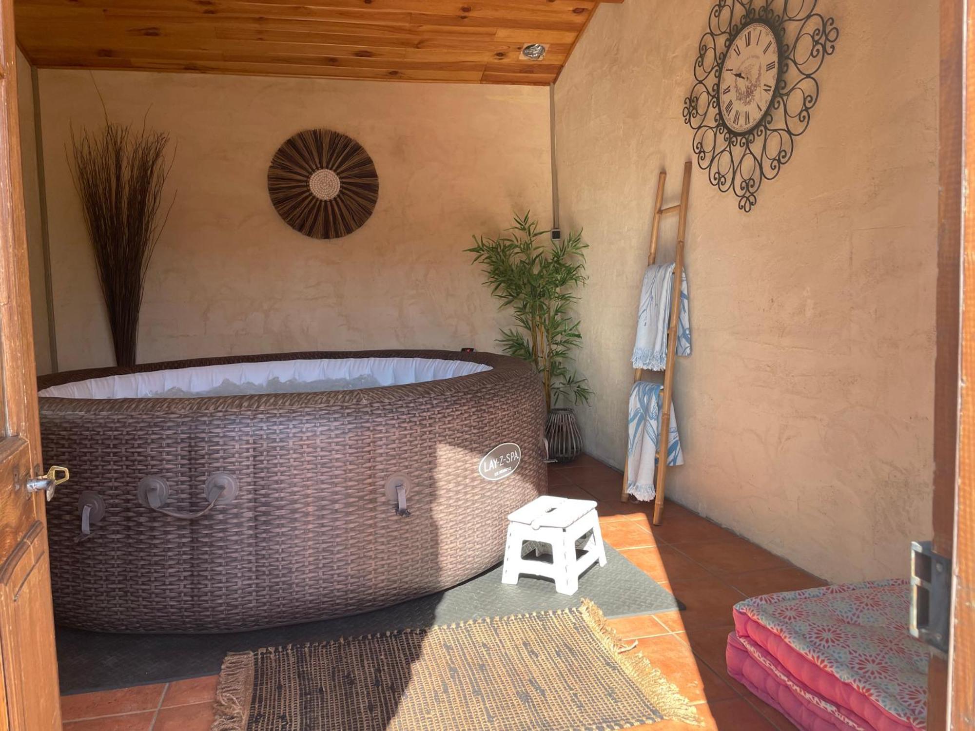 La Chambre Haute Et Son Spa Ним Экстерьер фото
